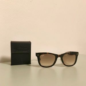 Foldable tortoiseshell Ray-Bans with leather case